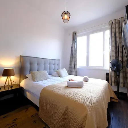 Apartment De Younesse Rue D'elbeuf