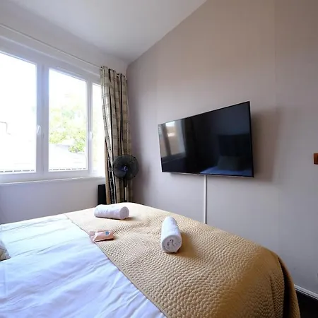 Apartment De Younesse Rue D'elbeuf *